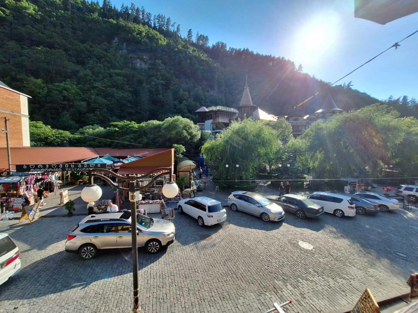 Alongside Park Borjomi Hotell Exteriör bild